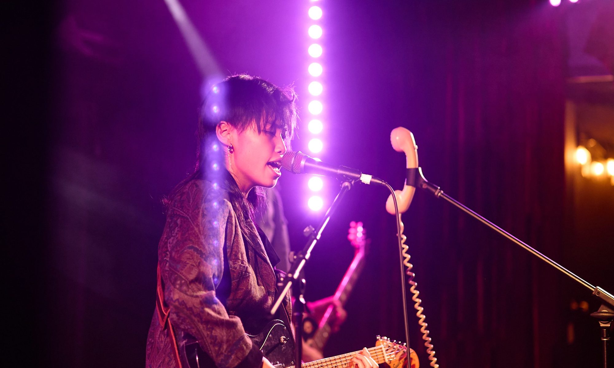 Ixaras performing at The Leadbeater
